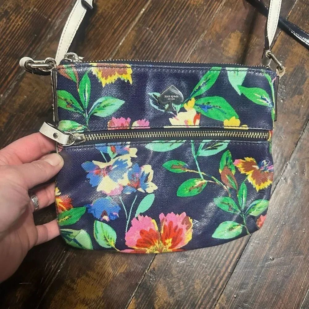 Kate Spade colorful floral roses small crossbody purse - Picture 2 of 5